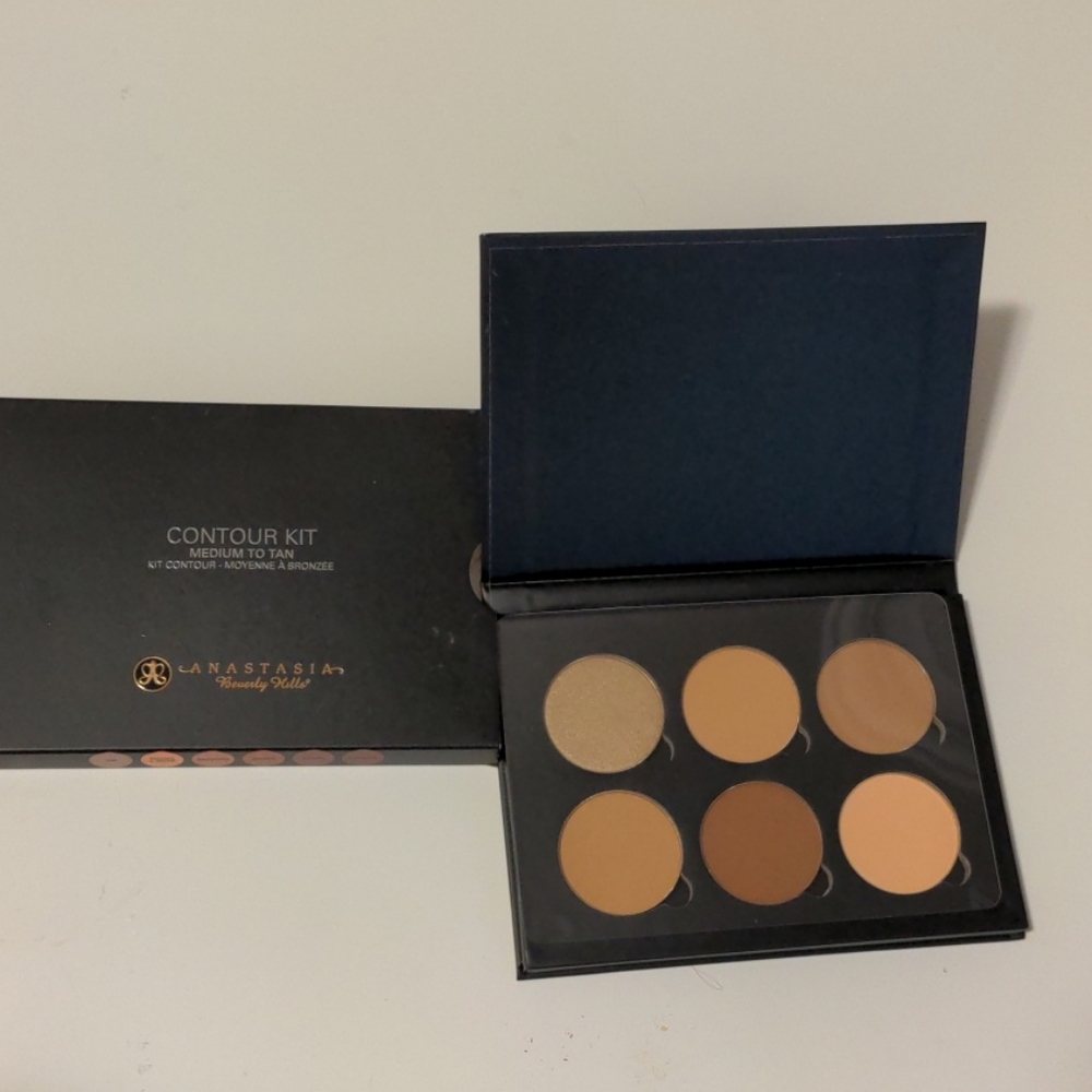 Anastasia Beverly hills Medium tan